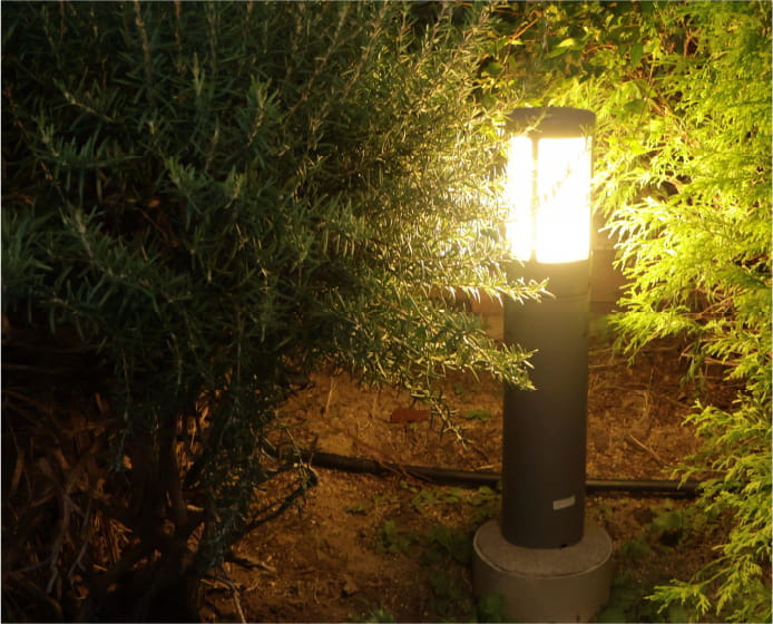 外構工事（カーポート新設／機能門柱新設／土間コン／芝・植栽／照明／アプローチ手摺／側溝切下げ）の写真