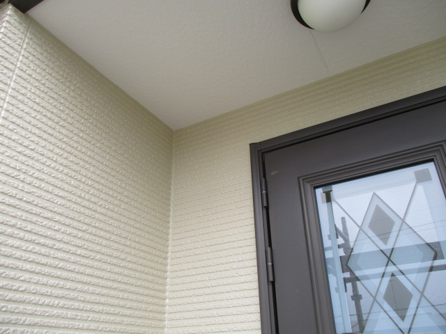 外壁・屋根塗装（シーリング打ち替え／開口部増し打ち含む）＋付帯部塗装の写真